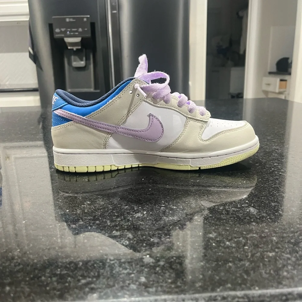 Big kids 6Y Nike dunk low “ khaki blue pink”
